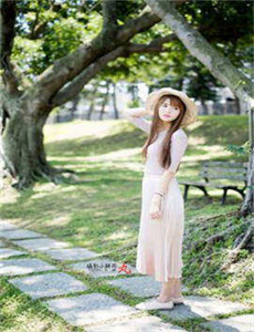 《杨幂刘诗诗唐嫣同框-本田岬大战黑人乡土女性》
