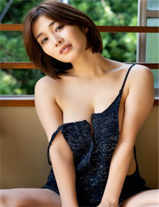 《男人扒开添女人下部口述-饥渴难耐的浪荡艳妇在线观看》