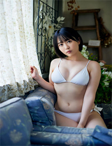 《如月群真作品-12岁女孩拔萝卜总叫痛》